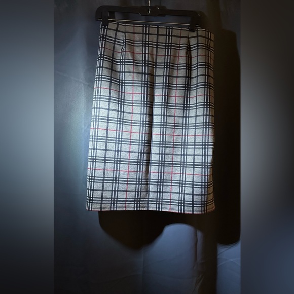 Pencil skirt/business attire. - Picture 2 of 2